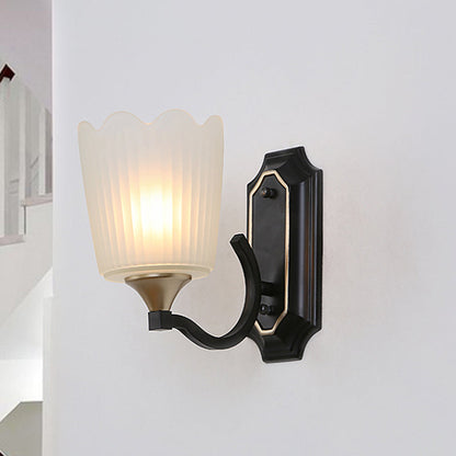Frendorf | 1/2-Licht Scalloped Cup Wandlamp Vintage Zwarte Afwerking Frosted Glas Muurmontage Lamp