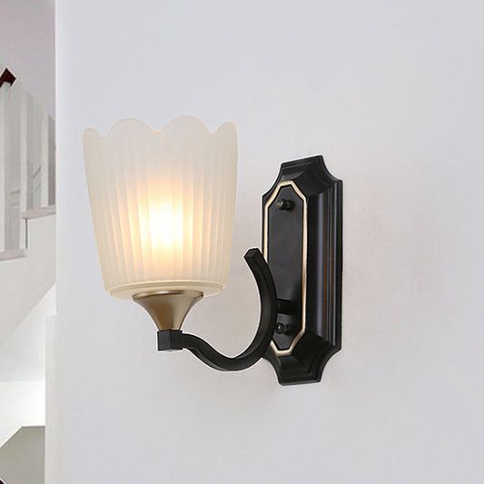 Frendorf | 1/2-Licht Scalloped Cup Wandlamp Vintage Zwarte Afwerking Frosted Glas Muurmontage Lamp