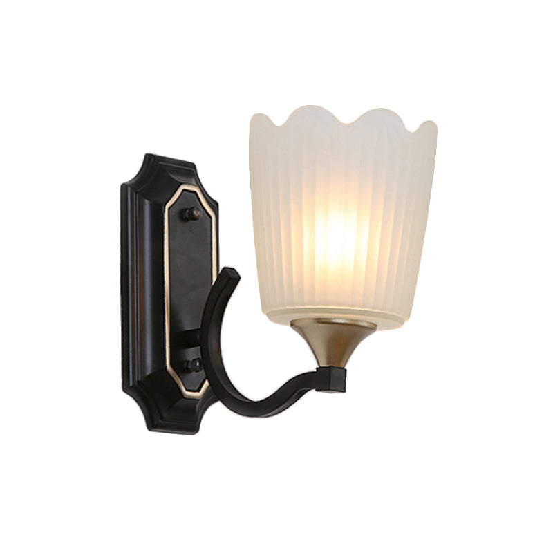 Frendorf | 1/2-Licht Scalloped Cup Wandlamp Vintage Zwarte Afwerking Frosted Glas Muurmontage Lamp