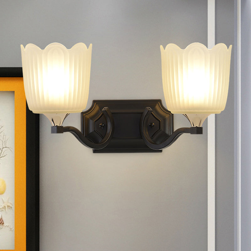 Frendorf | 1/2-Licht Scalloped Cup Wandlamp Vintage Zwarte Afwerking Frosted Glas Muurmontage Lamp