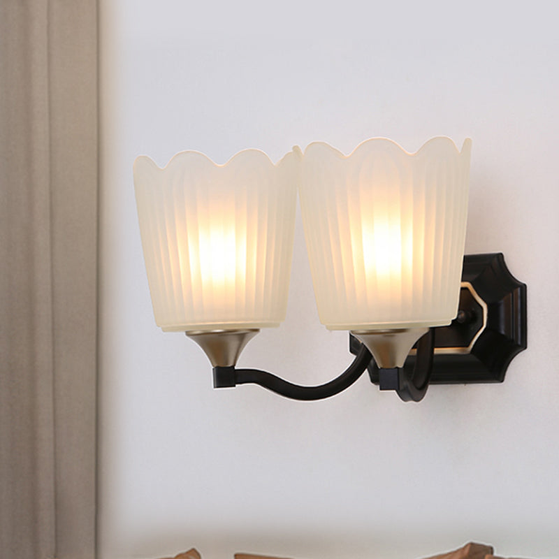 Frendorf | 1/2-Licht Scalloped Cup Wandlamp Vintage Zwarte Afwerking Frosted Glas Muurmontage Lamp