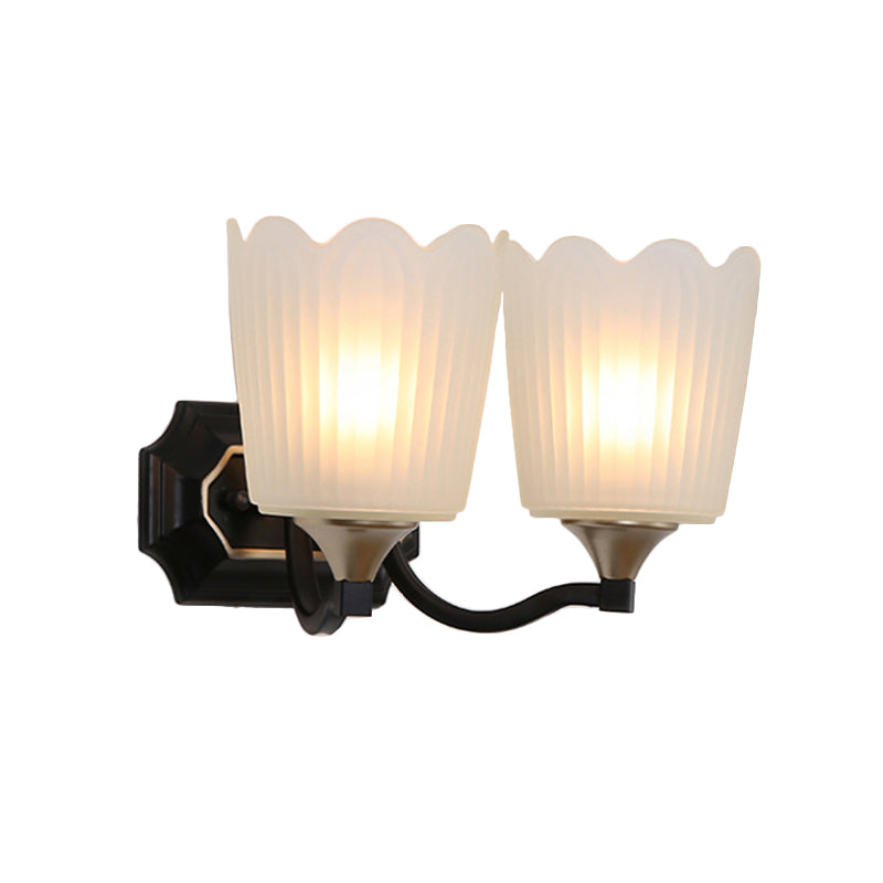 Frendorf | 1/2-Licht Scalloped Cup Wandlamp Vintage Zwarte Afwerking Frosted Glas Muurmontage Lamp