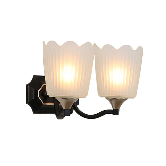 Frendorf | 1/2-Licht Scalloped Cup Wandlamp Vintage Zwarte Afwerking Frosted Glas Muurmontage Lamp