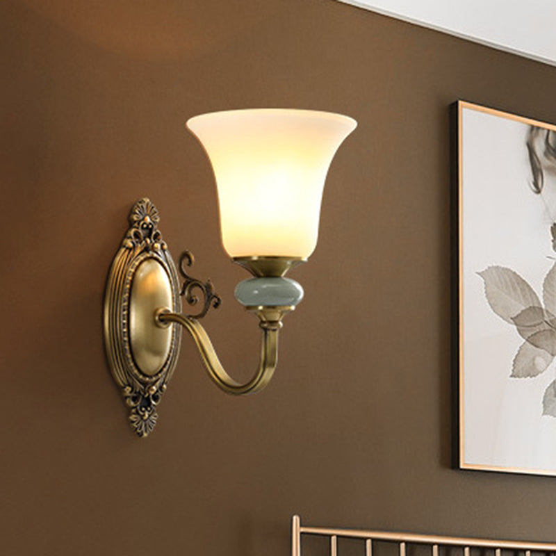 Frendorf | 1/2-Birne Frosted Glas Wandmontage Lampe Vintage Messing Finish Glocke Nachttisch Oben Wandbeleuchtungs Idee