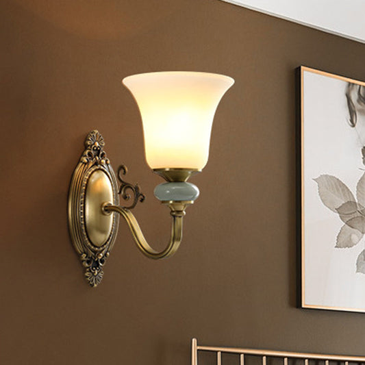 Frendorf | 1/2-Birne Frosted Glas Wandmontage Lampe Vintage Messing Finish Glocke Nachttisch Oben Wandbeleuchtungs Idee