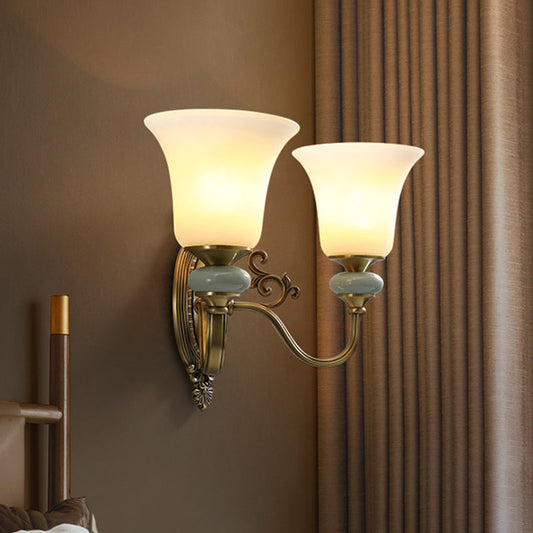 Frendorf | 1/2-Birne Frosted Glas Wandmontage Lampe Vintage Messing Finish Glocke Nachttisch Oben Wandbeleuchtungs Idee