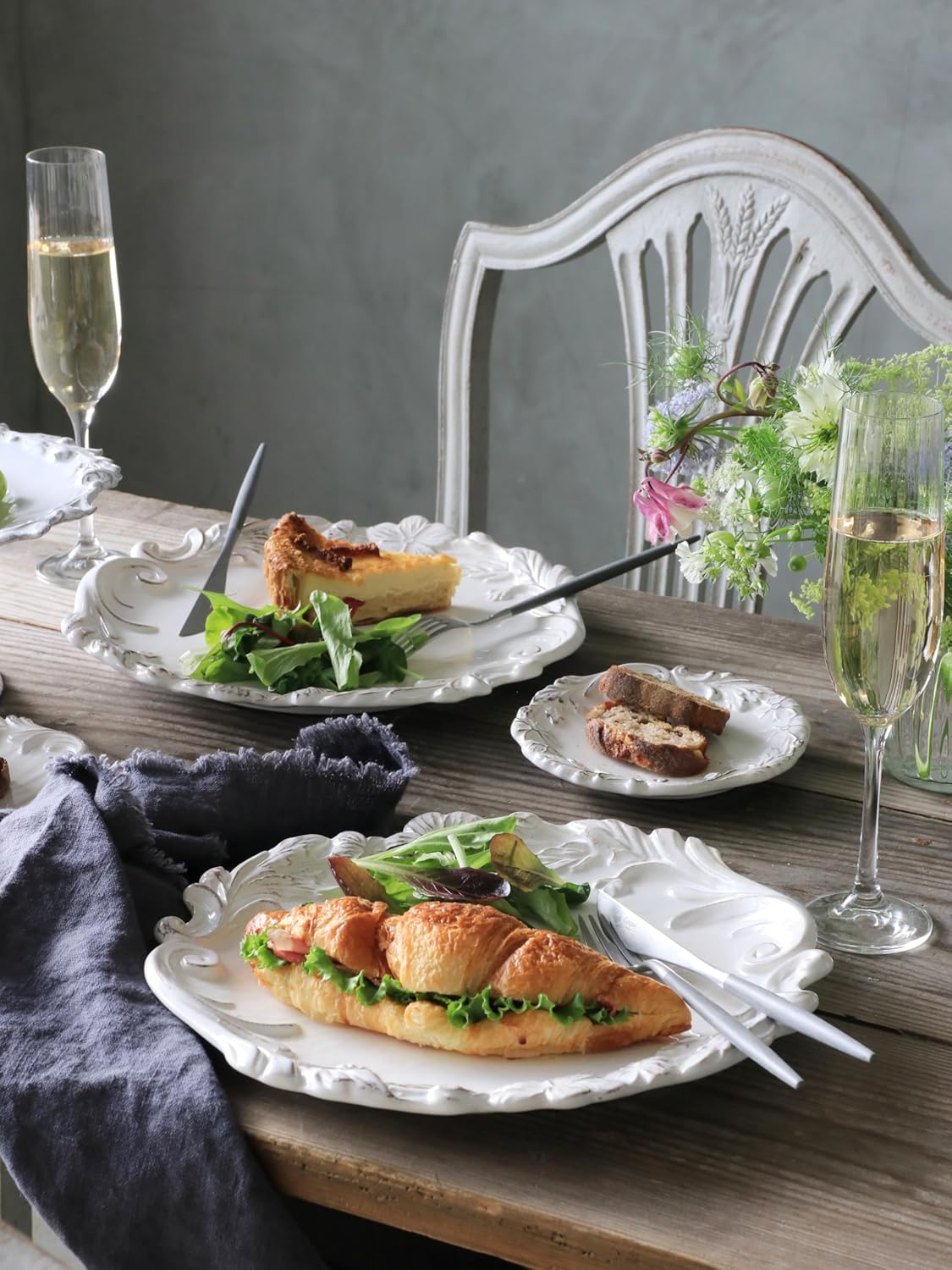 Frendorf | Blumenkeramikteller, 21,5 cm, Elegante vintage-inspirierte Geschirr, Langlebig und hitzebeständig, Ideal zum Servieren von Salaten, Vorspeisen und Desserts, Perfekt für Zuhause, Restaurants und besondere Anlässe