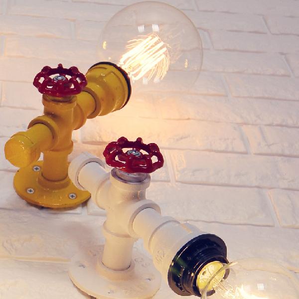 Frendorf | Metallische Rohr-Wandleuchte Industriell 1 Glühbirne Bauernhaus Wandlicht mit rohem Ventil in Weiß/Rot, 1/5-Pack