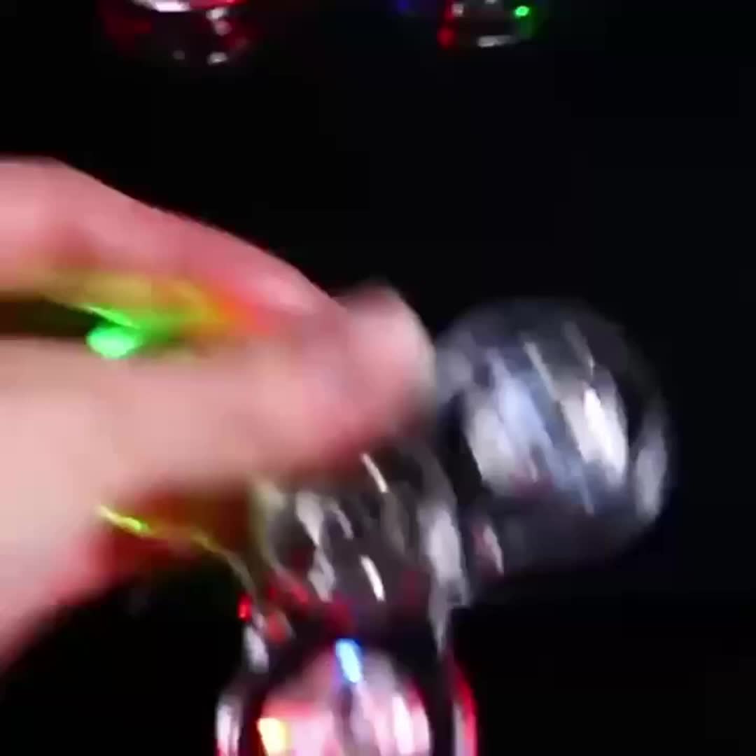 Frendorf | Beleuchtete Fidget Spinner – Spielen und Entspannen