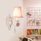 Frendorf | 1/2-Head Geplooide Stof Wandverlichting Pastorale Roze/Blauw Gevlochten Rand Bedlamp met Rozen Decor