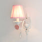 Frendorf | 1/2-Head Geplooide Stof Wandverlichting Pastorale Roze/Blauw Gevlochten Rand Bedlamp met Rozen Decor