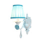 Frendorf | 1/2-Head Geplooide Stof Wandverlichting Pastorale Roze/Blauw Gevlochten Rand Bedlamp met Rozen Decor