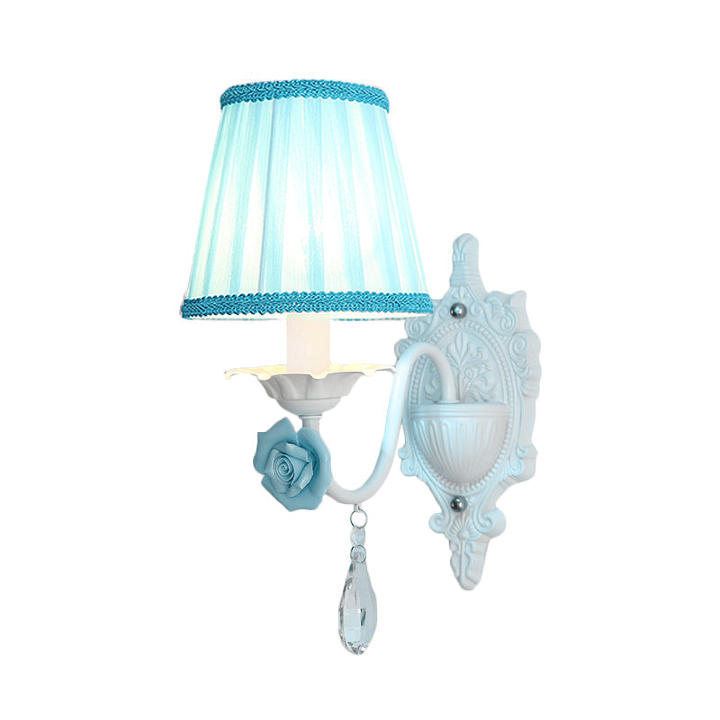 Frendorf | 1/2-Head Geplooide Stof Wandverlichting Pastorale Roze/Blauw Gevlochten Rand Bedlamp met Rozen Decor