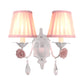 Frendorf | 1/2-Head Geplooide Stof Wandverlichting Pastorale Roze/Blauw Gevlochten Rand Bedlamp met Rozen Decor
