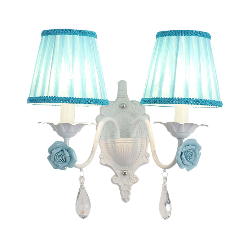 Frendorf | 1/2-Head Geplooide Stof Wandverlichting Pastorale Roze/Blauw Gevlochten Rand Bedlamp met Rozen Decor