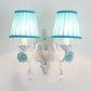 Frendorf | 1/2-Head Geplooide Stof Wandverlichting Pastorale Roze/Blauw Gevlochten Rand Bedlamp met Rozen Decor