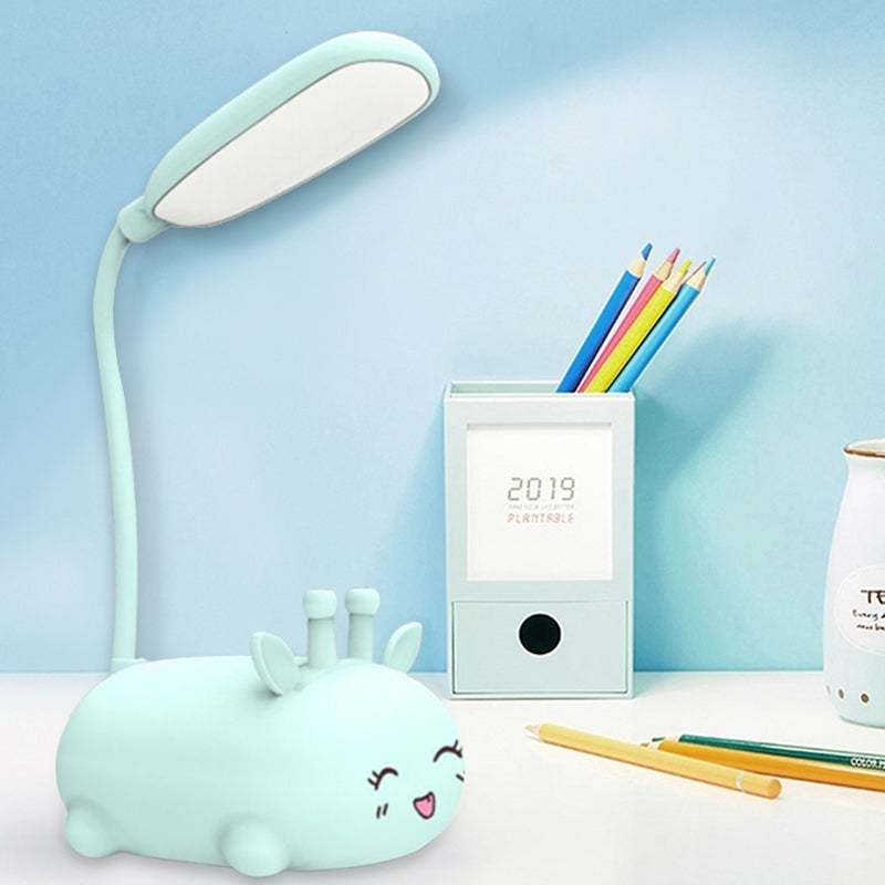Cartoon Sika-Hirsch Schreibtischlampe Kunststoff Kinderzimmer LED Nachtlicht mit flexiblem Arm in Weiß/Rosa/Blaut