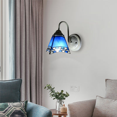 Frendorf | 1 Kopf Wohnzimmer Wandleuchte Mediterran Weiße Wandlampe mit Pyramide Blauem Glasschirm