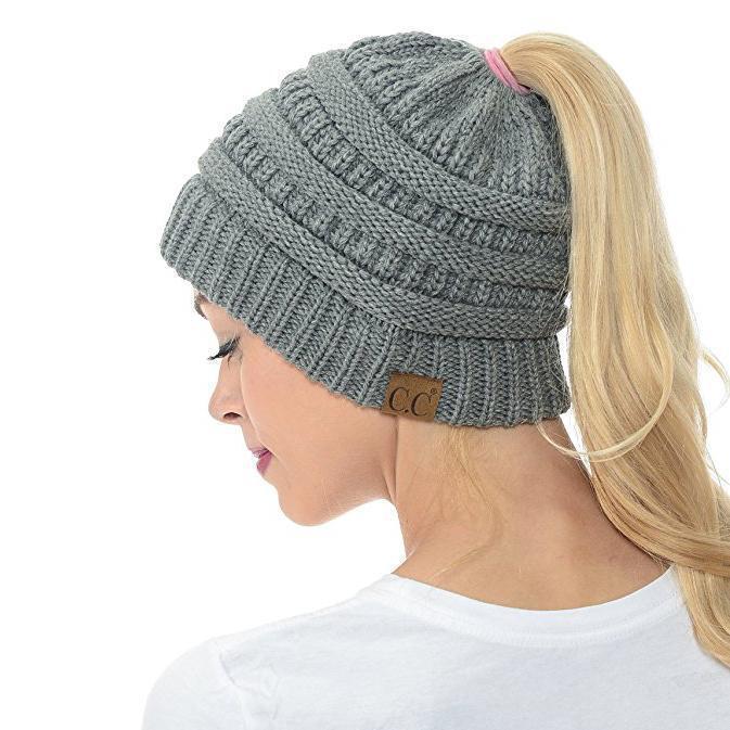 Frendorf | Weiche Gestrickte Pferdeschwanz-Mütze  Mit Zöpfen Loch