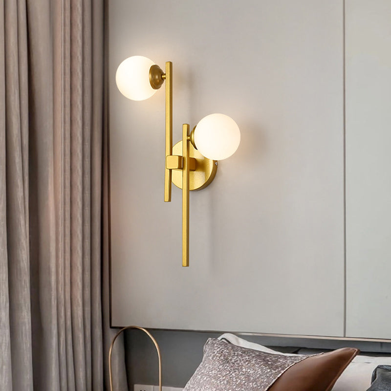 Frendorf | 2 Lichter Wohnzimmer Wandbeleuchtung Post Modern Gold Wandlampe mit Kugel Opalglas Schirm