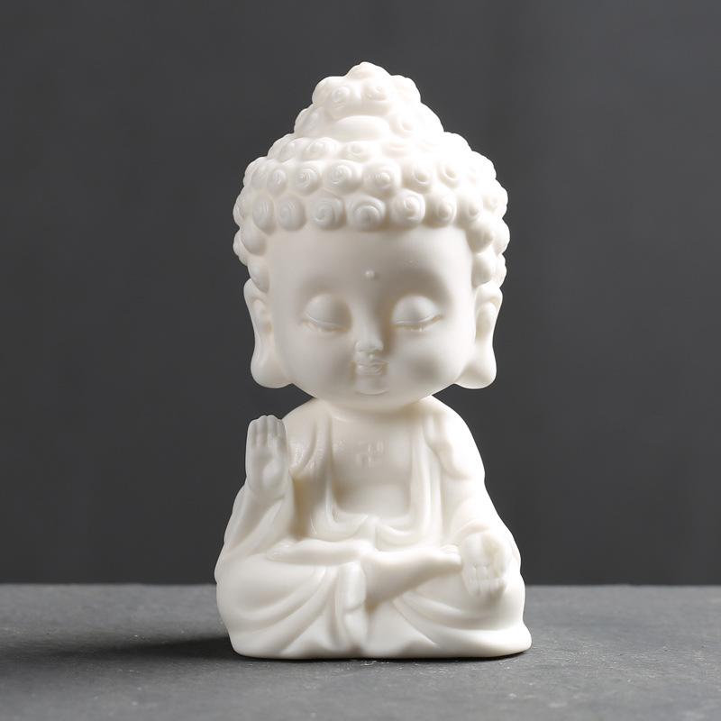 Stiller Buddha aus Keramik