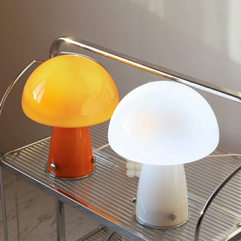 MushroomGlow | Skandinavische LED Tischlampe in Orange und Weiß