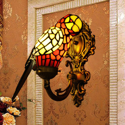 Frendorf | 1 Licht Wandmontage Verlichting Tiffany Papegaai Vormige Geëmailleerde Glas Wandlamp in Goud met Curvy Arm