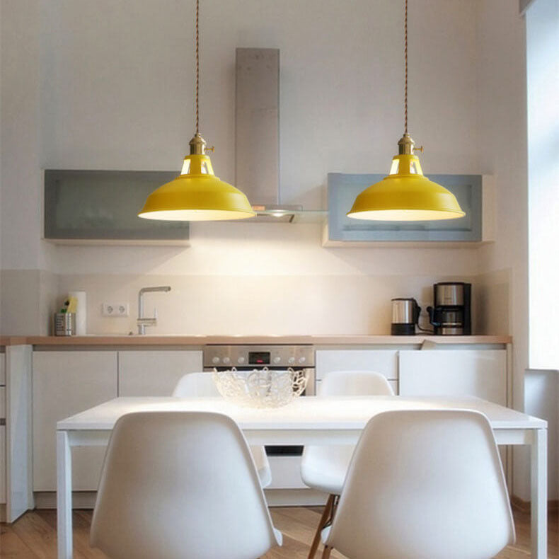 Frendorf | UrbanGlow Industrielle Pendelleuchte | Farbige Barn Shade Hängeleuchte | 1-flammig für Küche & Esszimmer