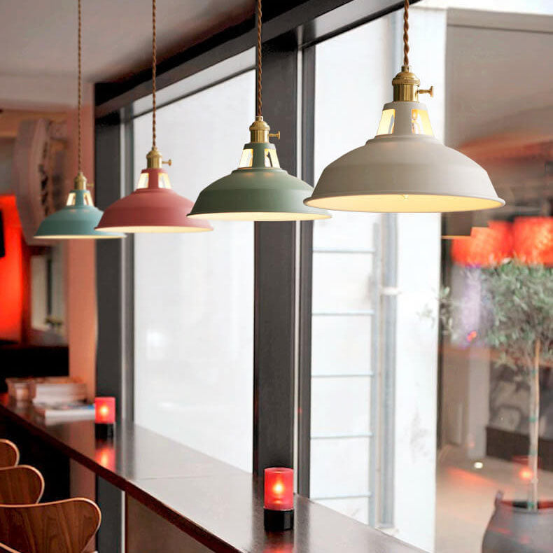 Frendorf | UrbanGlow Industrielle Pendelleuchte | Farbige Barn Shade Hängeleuchte | 1-flammig für Küche & Esszimmer