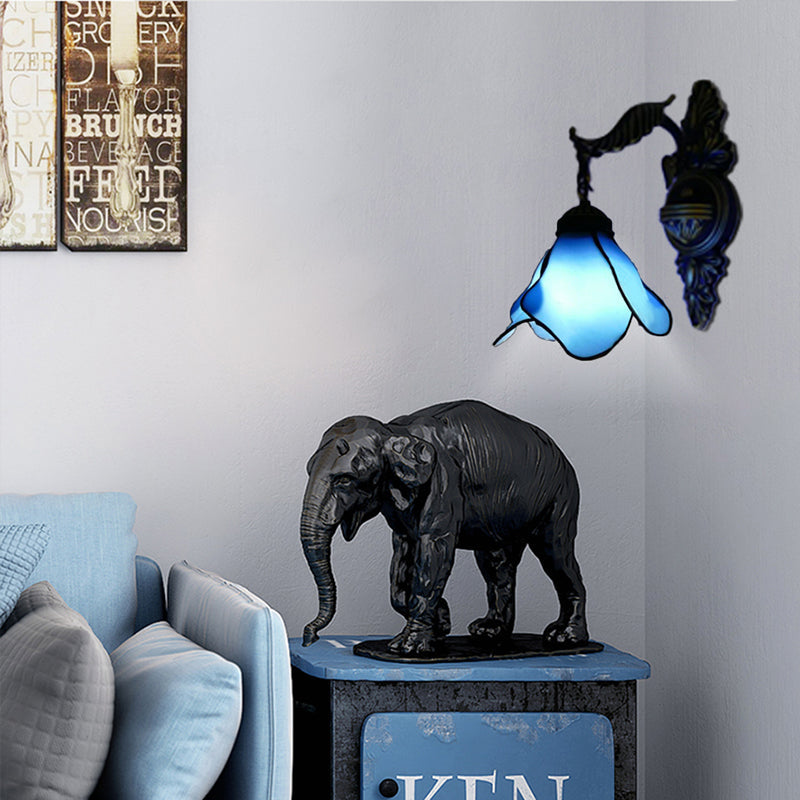 Frendorf | Klar/Rosa/Hellblau/Dunkelblau/Beige Petal Shade Wand Leuchte Tiffany Stil 1 Licht Buntglas Wandbeleuchtung in Antikmessing