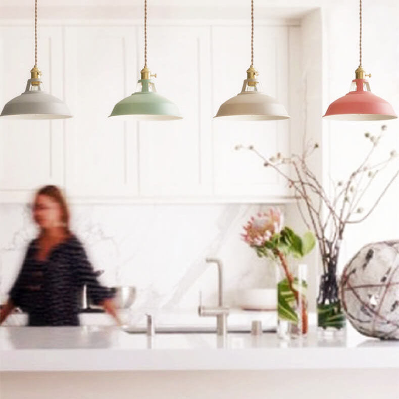 Frendorf | UrbanGlow Industrielle Pendelleuchte | Farbige Barn Shade Hängeleuchte | 1-flammig für Küche & Esszimmer