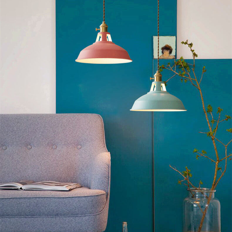 Frendorf | UrbanGlow Industrielle Pendelleuchte | Farbige Barn Shade Hängeleuchte | 1-flammig für Küche & Esszimmer