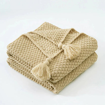 Gestrickte Wolldecke mit Quasten - NordicCozy