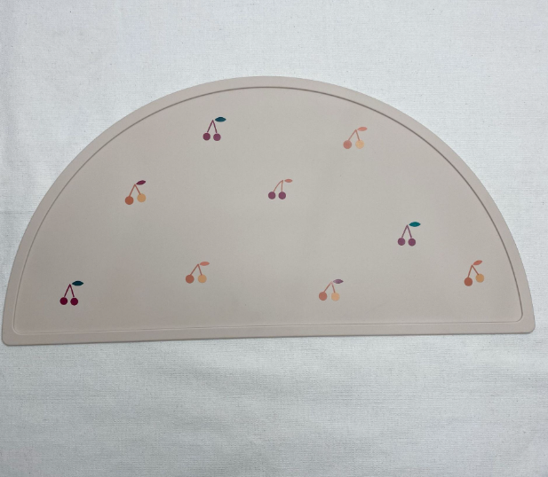 Frendorf | Silikon Platzset für Kinder – Rutschfeste Tischunterlage in Halbmondform