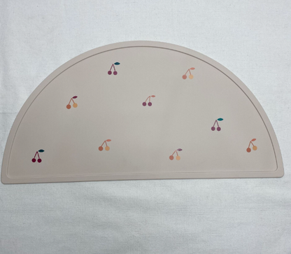 Frendorf | Silikon Platzset für Kinder – Rutschfeste Tischunterlage in Halbmondform