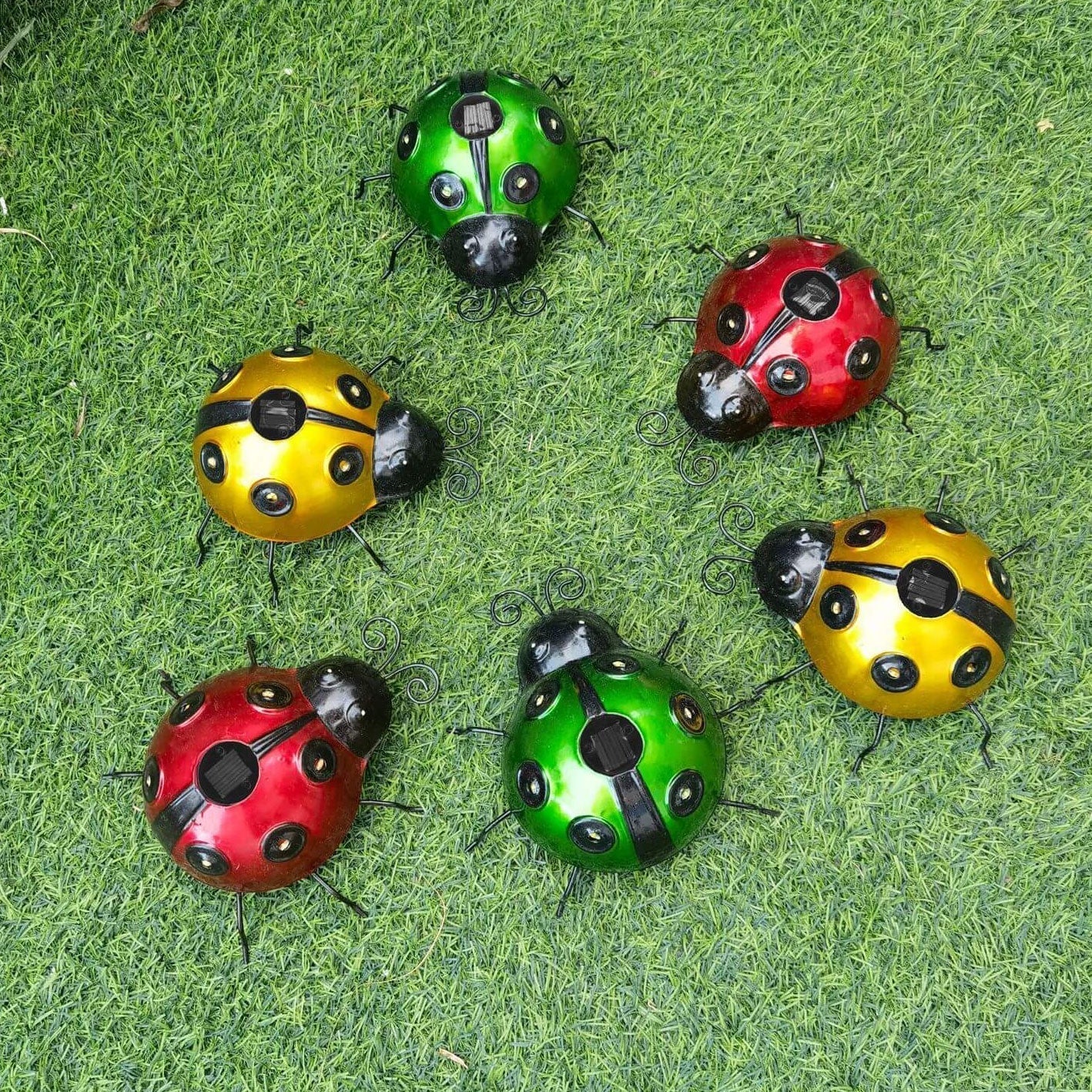 Frendorf | SolarBug LED Gartenleuchte | Marienkäfer Design | Solarbetrieben | Dekorative Rasenbeleuchtung