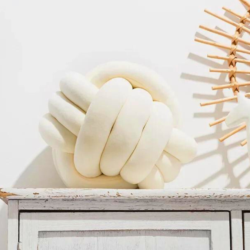 Frendorf | VelvetNest Skandinavisches Knotenkissen aus Samt | Stilvolle Deko | Weich & Komfortabel | Perfekte Wohnaccessoire