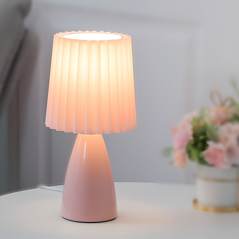 Frendorf | LumiElegance – Moderne Tischlampe mit plissiertem Stoffschirm