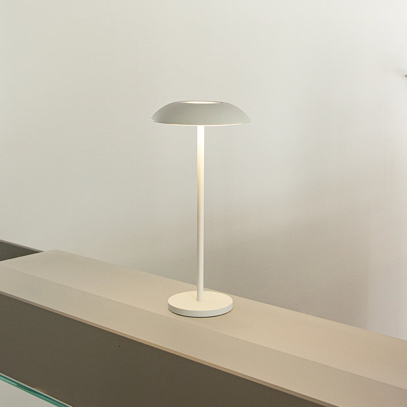 IronShine | Elegante & Wiederaufladbare Tischlampe