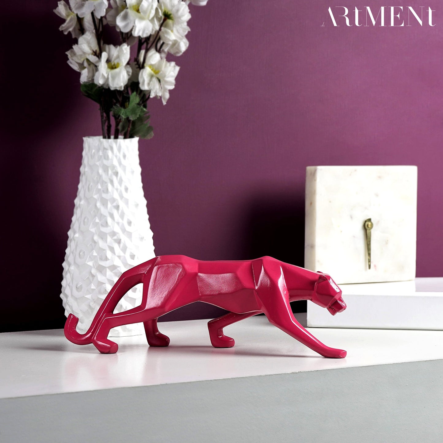 Geometrische Pantherstatue der modernen Kunst