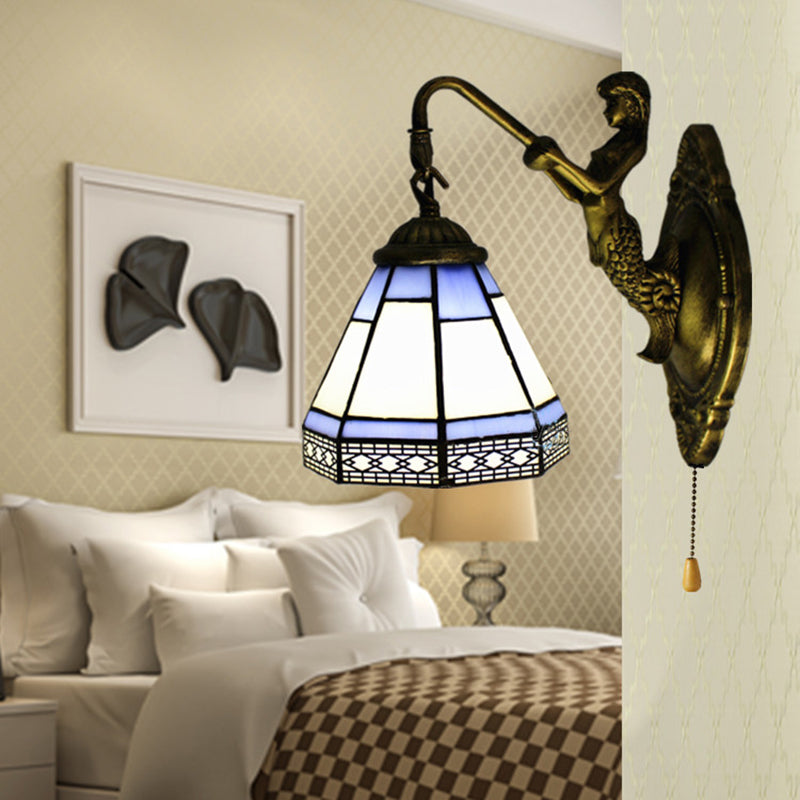 Frendorf | Blaue Glas konische Wandlamp Tiffany 1 Kopf Antikmessing Wandleuchte