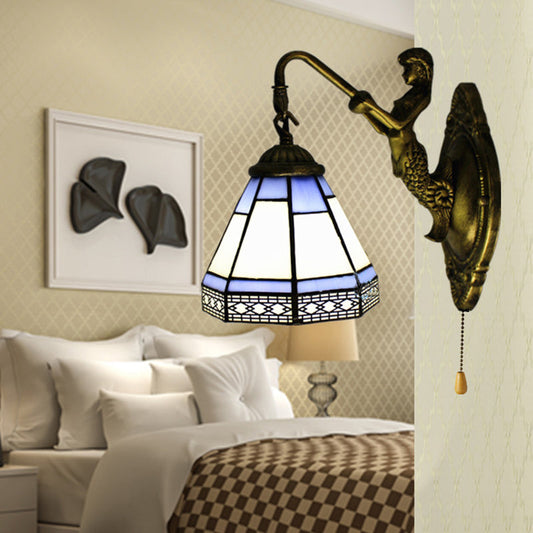Frendorf | Blaue Glas konische Wandlamp Tiffany 1 Kopf Antikmessing Wandleuchte