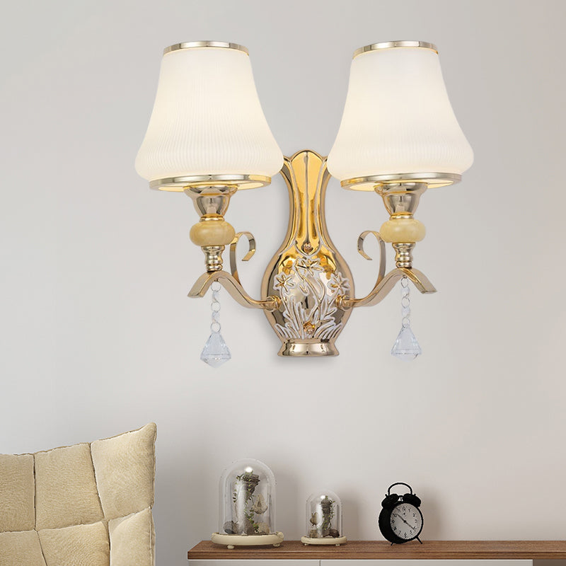 Frendorf | 2-Licht Wandleuchte mit Glockenschirm, geripptem Glas, nordisches Wohnzimmer, wandmontierte Lichtquelle in Gold