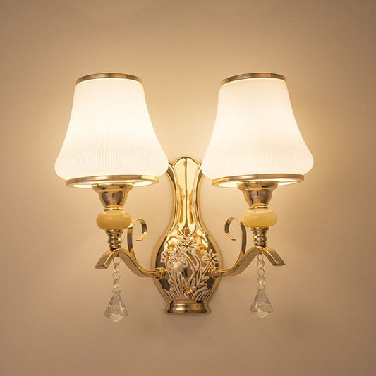 Frendorf | 2-Licht Wandleuchte mit Glockenschirm, geripptem Glas, nordisches Wohnzimmer, wandmontierte Lichtquelle in Gold