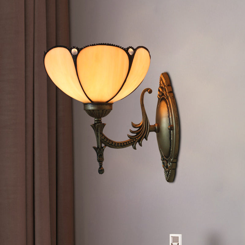 Frendorf | Blumen/Schüssel Wandmontage Leuchte Tiffany Beige/Gelbe Glas 1-Bulb Bronze Finish Wandschalter Licht