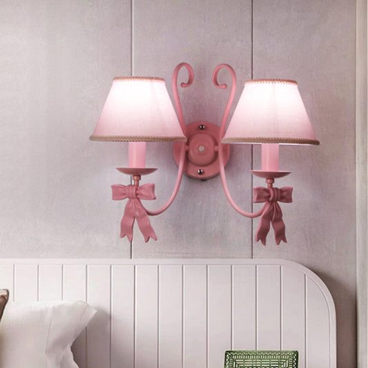 Frendorf | 1/2-Licht Schlafzimmer Wandmontierte Lampe Macaron Pink Finish Bogen Wandlampe mit konischem Stoffschirm