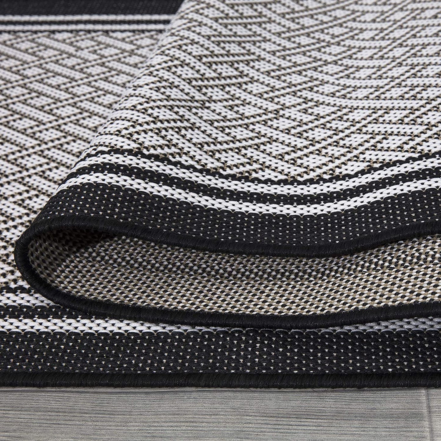 Jardin Indoor/Outdoor Bordered Runner Teppich, Schwarz, 2'X5',