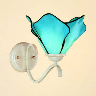 Frendorf | Blaue Petal Wandmontagebeleuchtung Rustikale Glasmalerei 1 Licht Wandlampe für Badezimmer