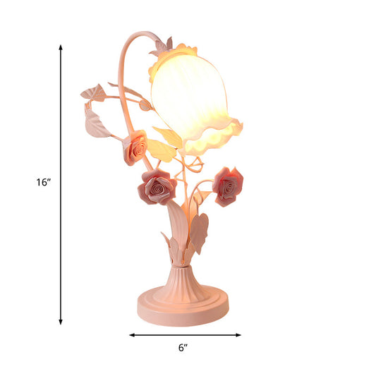 Wellenschliff Opalglas Tischleuchte Romantische Pastoral 1 Kopf Schlafzimmer Nachttischlampe mit Rose in Pink/Blau/Weiß