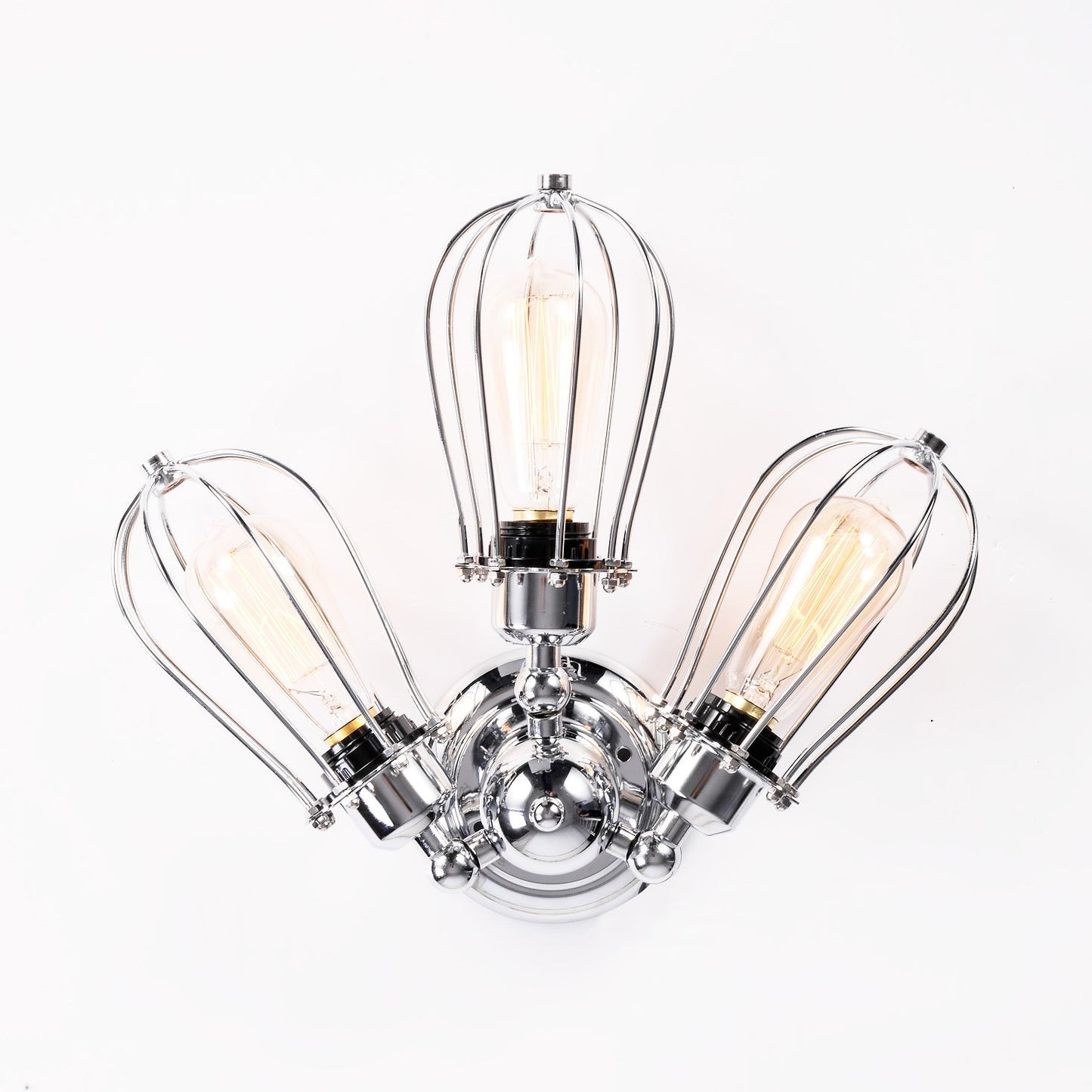 Frendorf | Polierter Chrom 3-Lampen Wandleuchte Vintage Stilvolle Metall-Drahtschutz Wandleuchte für Wohnzimmer